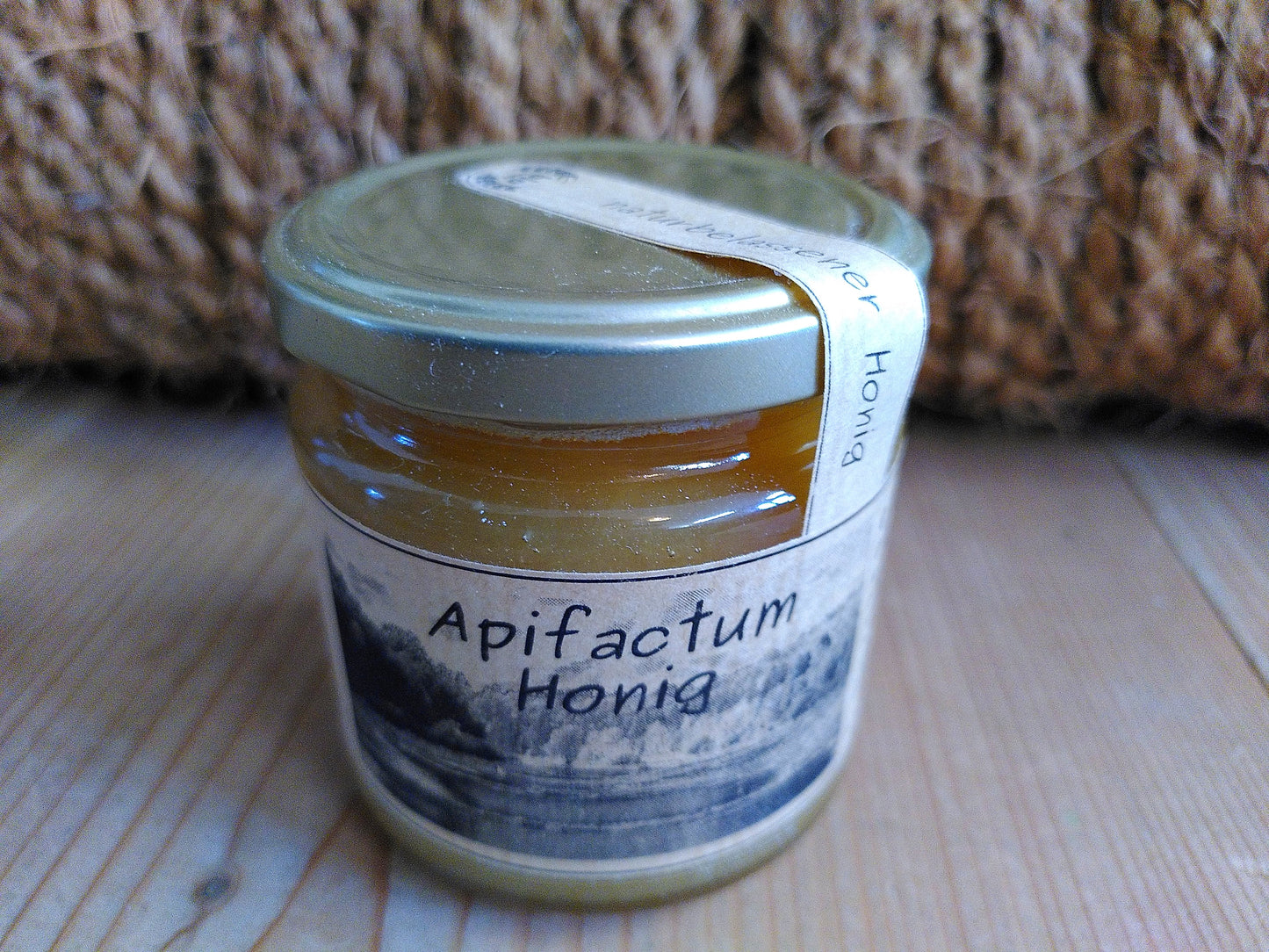 naturbelassener Bio-Honig